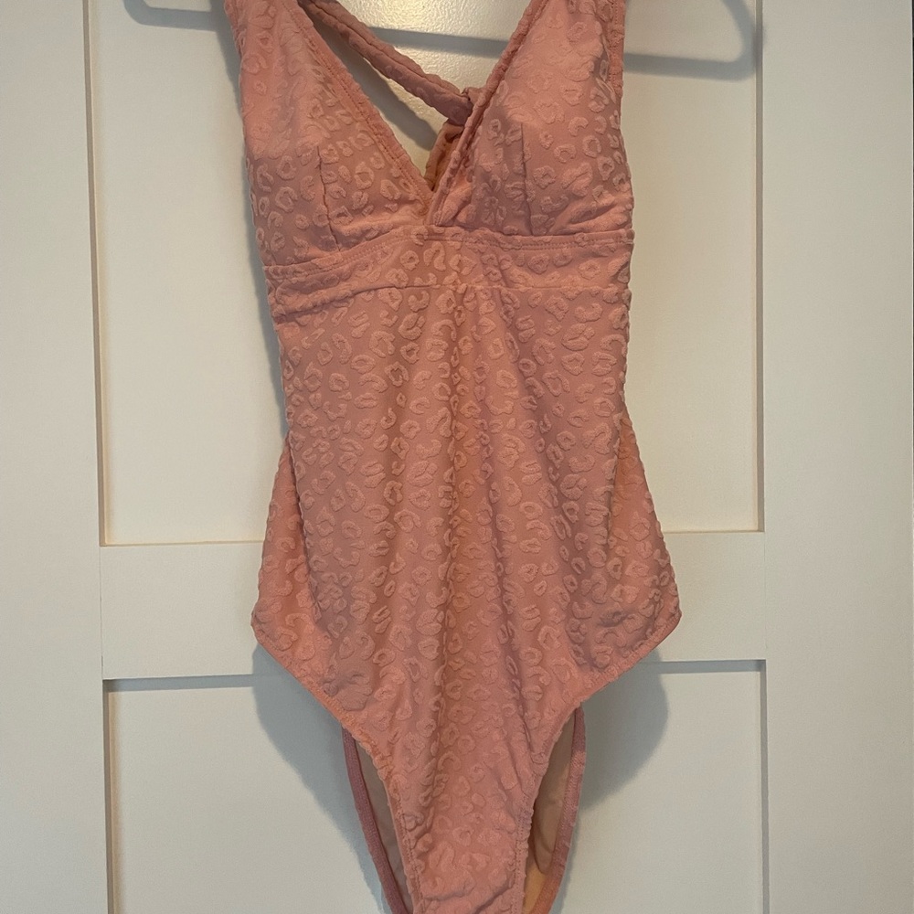 CUPSHE. One Piece bathing suit. Leopard/Cheetah print inlay design. Size M. NWT.
